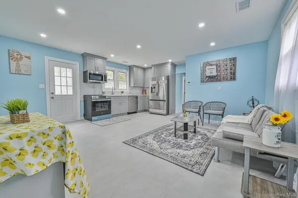 7 Joan AVE, Centereach, NY 11720