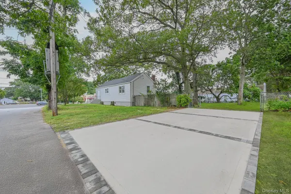 7 Joan AVE, Centereach, NY 11720