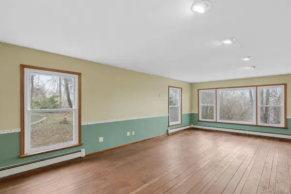 49 Overhill RD, Wading River, NY 11792