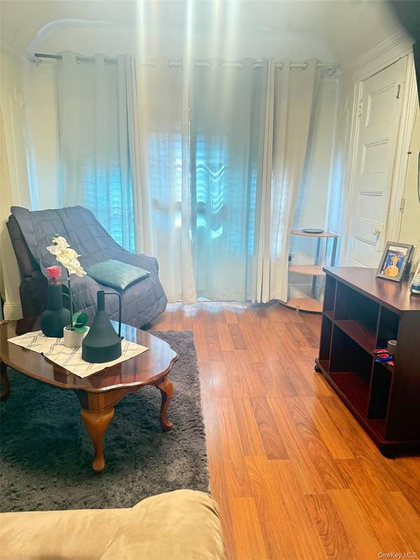 37-21 104th ST, Corona, NY 11368