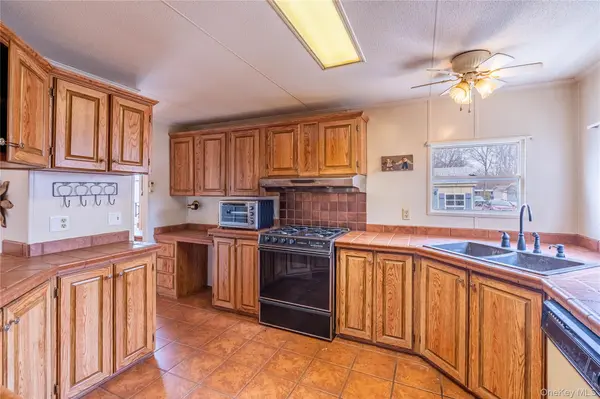 10 Apple LN, New Paltz, NY 12561