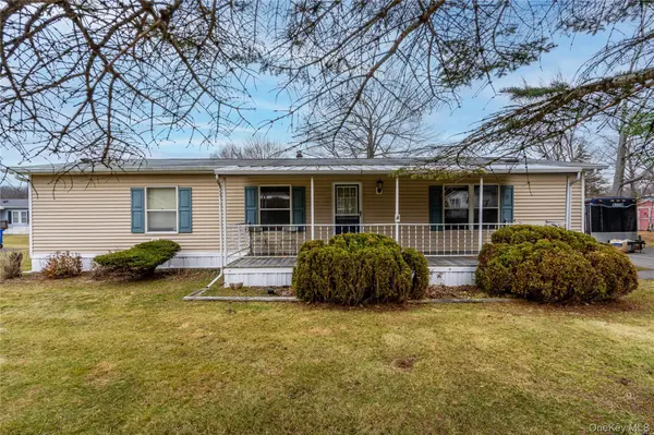 10 Apple LN, New Paltz, NY 12561