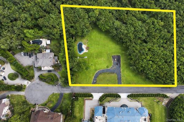 17 Briarwood LN, Suffern, NY 10901