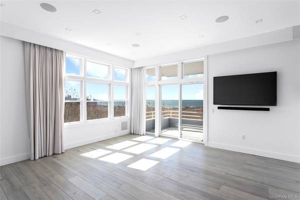 580 Dune RD #5, Westhampton, NY 11978