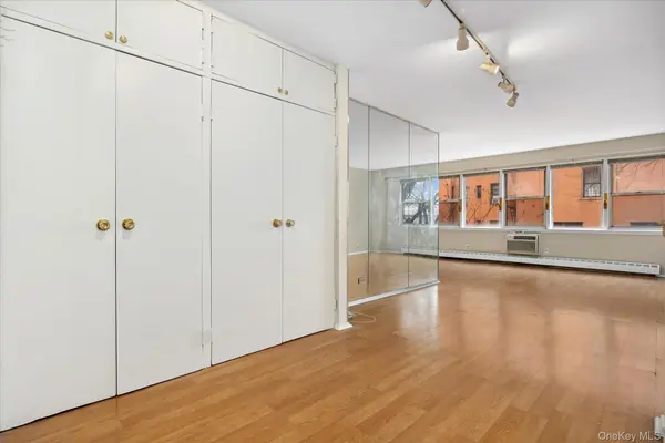 87-15 165th ST #4B, Jamaica, NY 11432