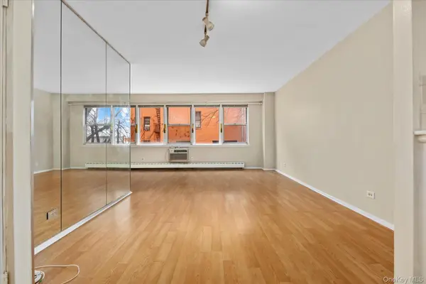 87-15 165th ST #4B, Jamaica, NY 11432