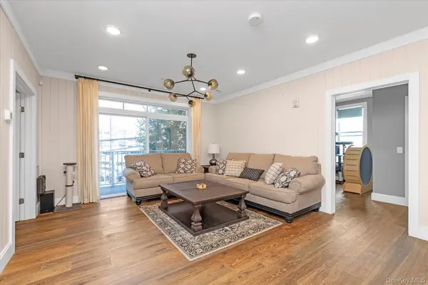 214 Marina Pointe DR #214, East Rockaway, NY 11518