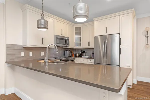 214 Marina Pointe DR #214, East Rockaway, NY 11518