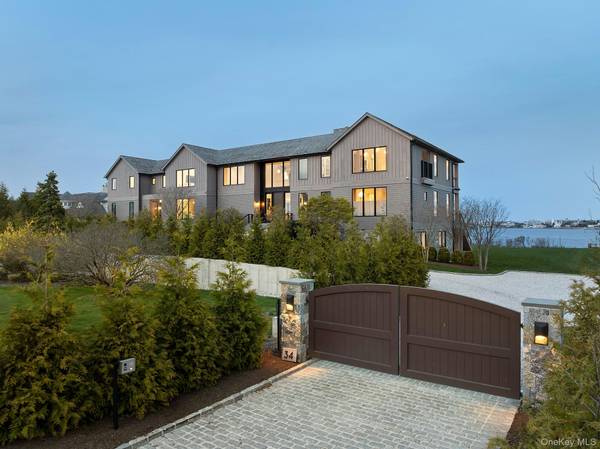 34 Westbridge RD, Westhampton Beach, NY 11978