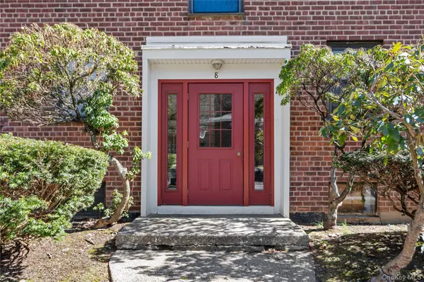 8 Lawrence DR #C, White Plains, NY 10603