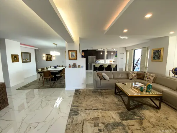 26910 Grand Central Pkwy #21V, Floral Park, NY 11005
