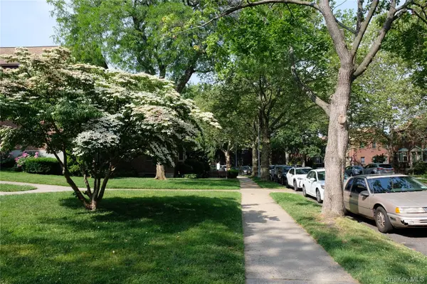 57-41 246TH CRES #Lower, Douglaston, NY 11362