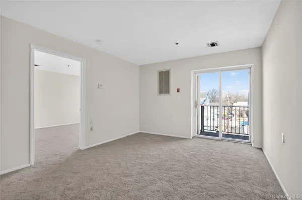 54 School ST #314, Westbury, NY 11590