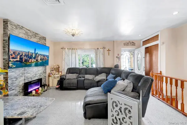 3252 Waterbury AVE, Bronx, NY 10465