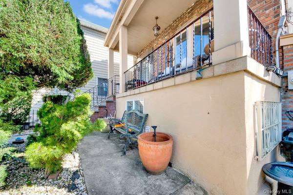 3252 Waterbury AVE, Bronx, NY 10465