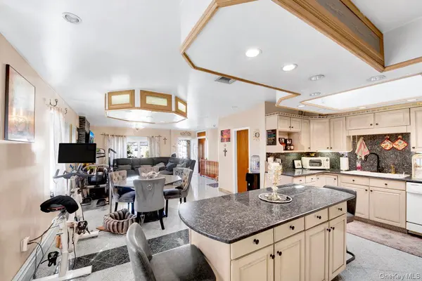 3252 Waterbury AVE, Bronx, NY 10465