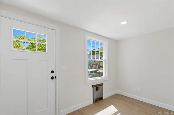 1 Alvin ST #1, Glen Cove, NY 11542