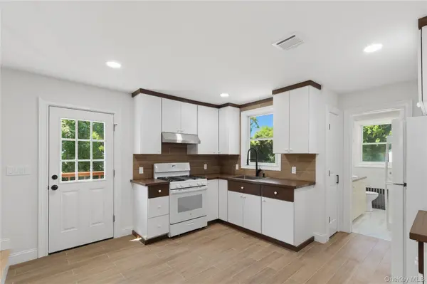 1 Alvin ST #1, Glen Cove, NY 11542