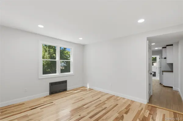 1 Alvin ST #1, Glen Cove, NY 11542