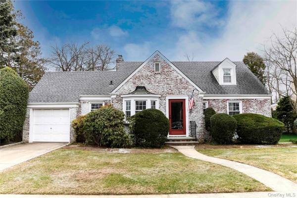 138 Chestnut ST, Lynbrook, NY 11563
