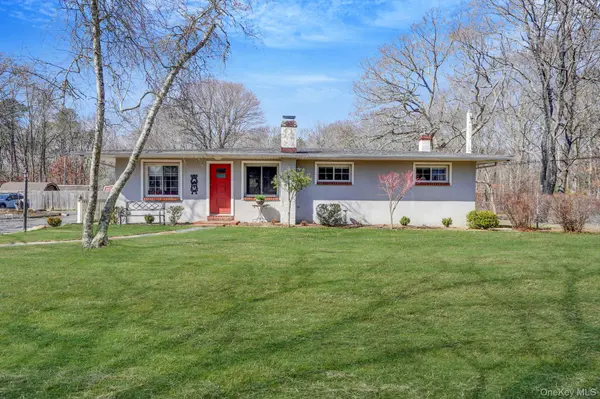 146 Halsey Manor RD,  Manorville,  NY 11949