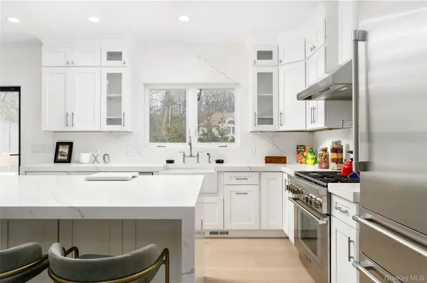 40 Waters Edge RD, Southampton, NY 11968