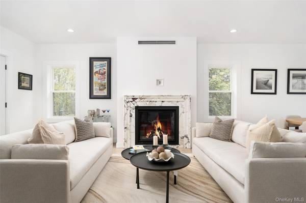 40 Waters Edge RD, Southampton, NY 11968