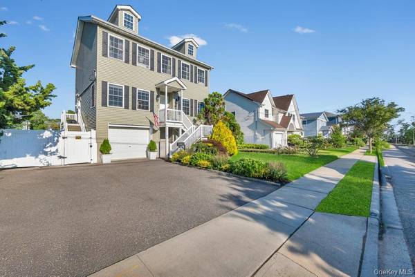 49 Lester AVE, Freeport, NY 11520