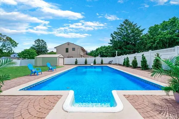 2 Polo ST, Dix Hills, NY 11746