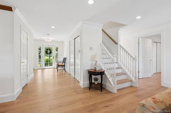 23 Whiting RD, East Quogue, NY 11942
