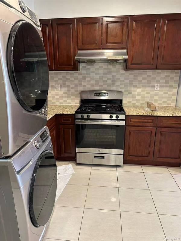 32-24 137TH ST, Flushing, NY 11354