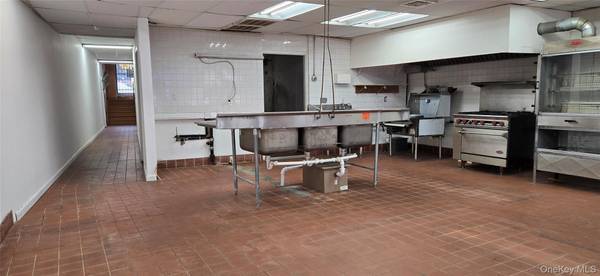 29 Glen ST #Store & 2nd floor mix use, Glen Cove, NY 11542