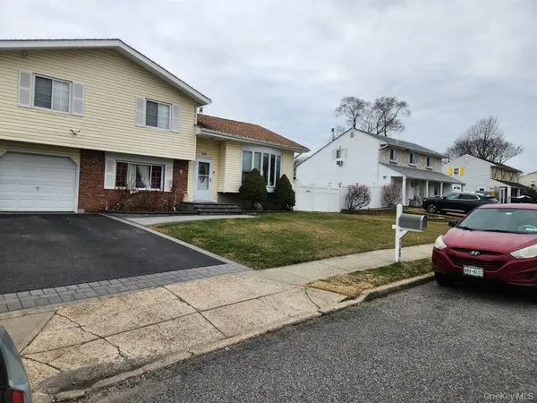 160 Bark AVE, Central Islip, NY 11722