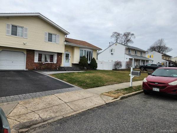 160 Bark AVE, Central Islip, NY 11722