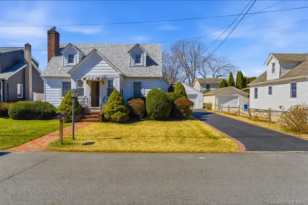 126 Grant ST, Centerport, NY 11721