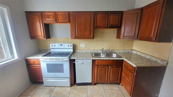 174 South AVE #Apt 2, Poughkeepsie, NY 12601