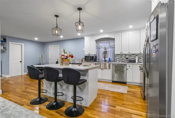 1 Linden ST, Coram, NY 11727