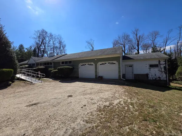 858 Fort Salonga RD, Northport, NY 11768