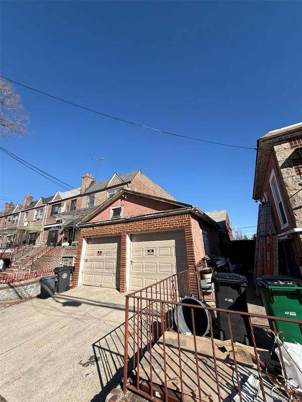 5844 136TH ST, Flushing, NY 11355