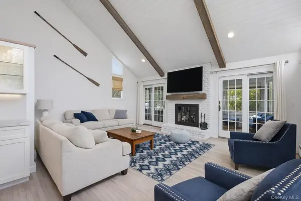 1 Canal WAY, Hampton Bays, NY 11946