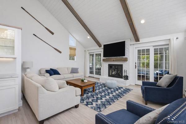 1 Canal WAY, Hampton Bays, NY 11946