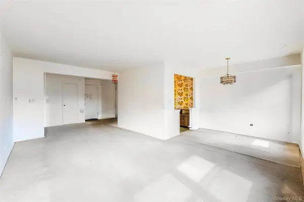 14033 34th ave #5C, Flushing, NY 11354