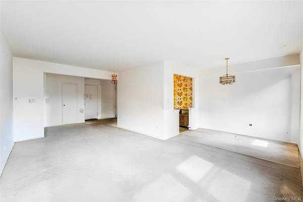 14033 34th ave #5C, Flushing, NY 11354