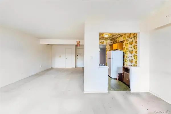 14033 34th ave #5C, Flushing, NY 11354