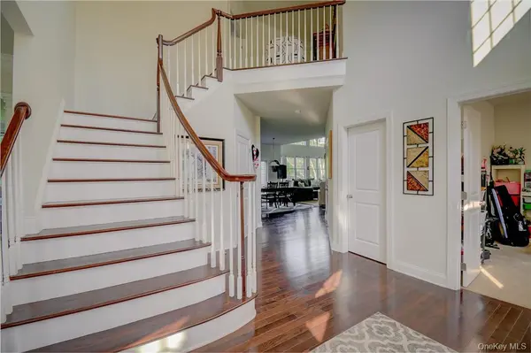 38 Melanie LN, Hopewell Junction, NY 12533