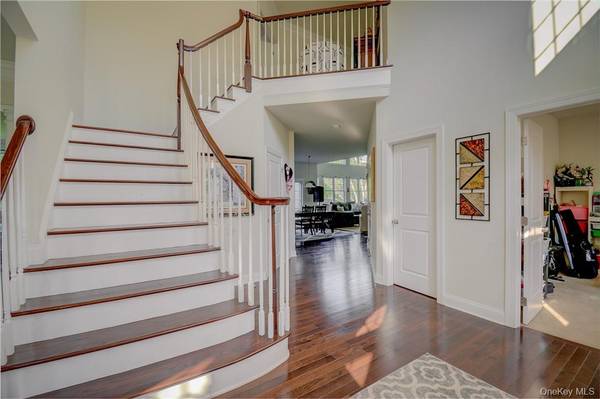 38 Melanie LN, Hopewell Junction, NY 12533
