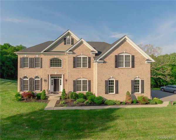38 Melanie LN, Hopewell Junction, NY 12533
