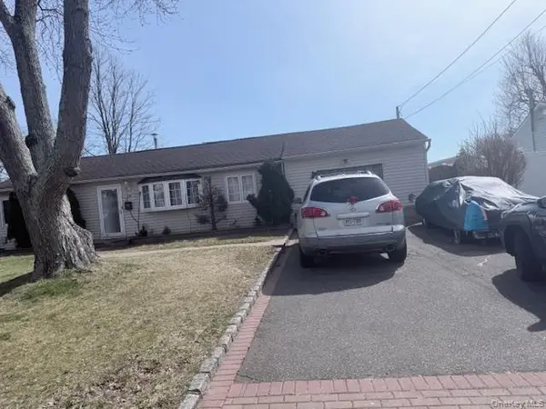 30 Tamarack ST, Central Islip, NY 11722