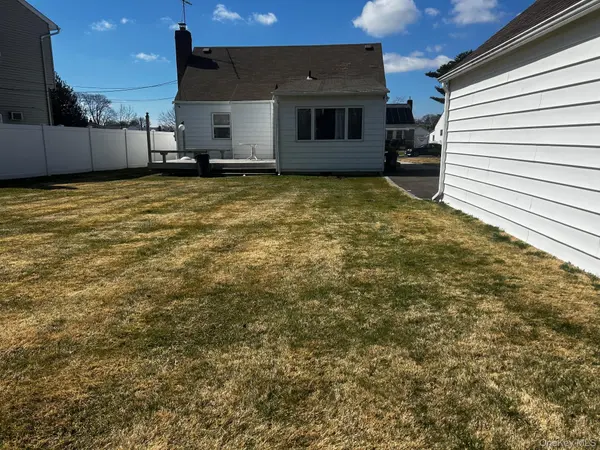 551 Emerson ST, Uniondale, NY 11553