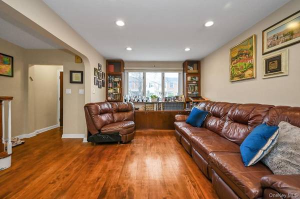 144-37 68th AVE, Kew Garden Hills, NY 11367